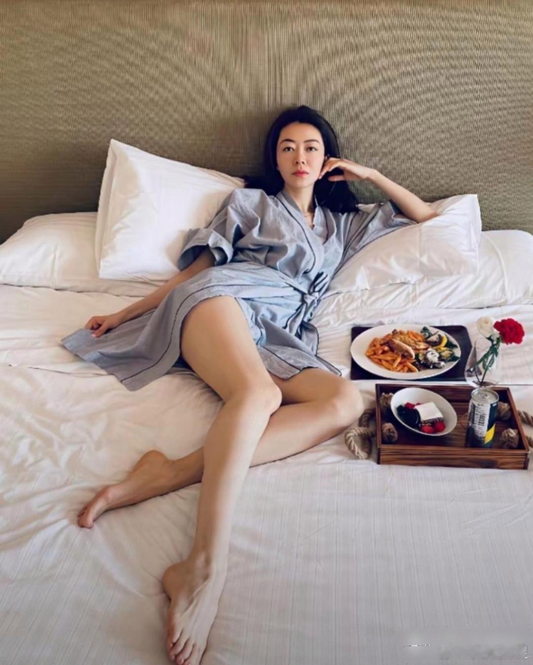 熊黛林的腿可真长啊。 