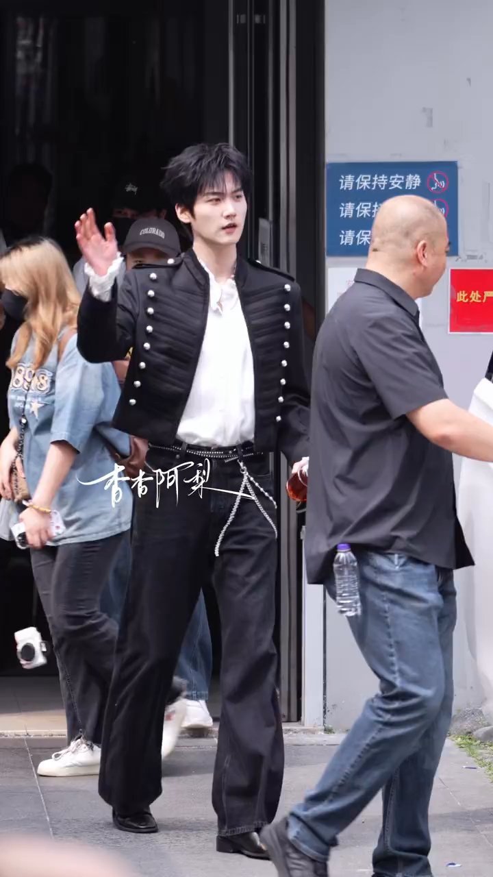 好帅好贵气的小王子柯宇周柯宇宫廷风小王子造型周柯宇hi6小王子造型