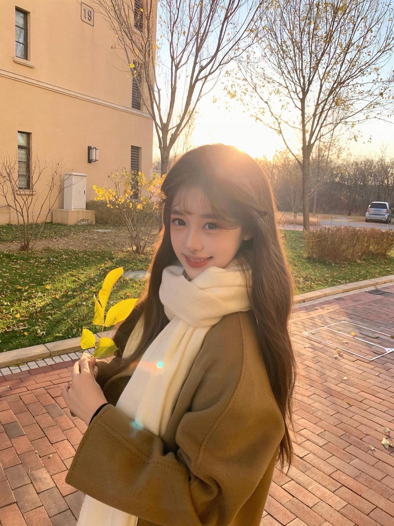 冬天最好的时候就是有暖阳，再就是，有你！