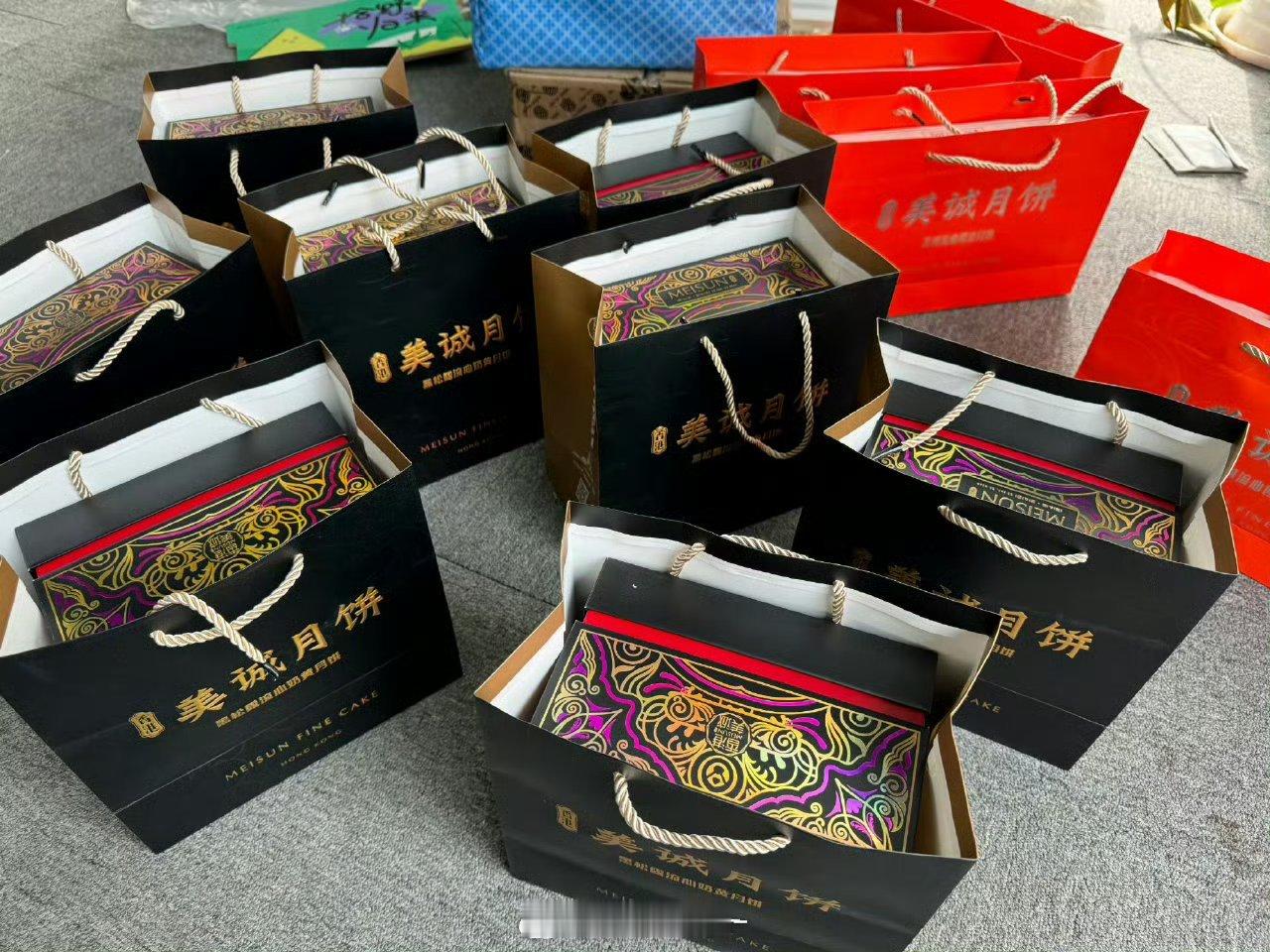#老板买到15盒香港月饼哭诉不发了#小杨哥这是第几次了，出了问题还不解决问题，只