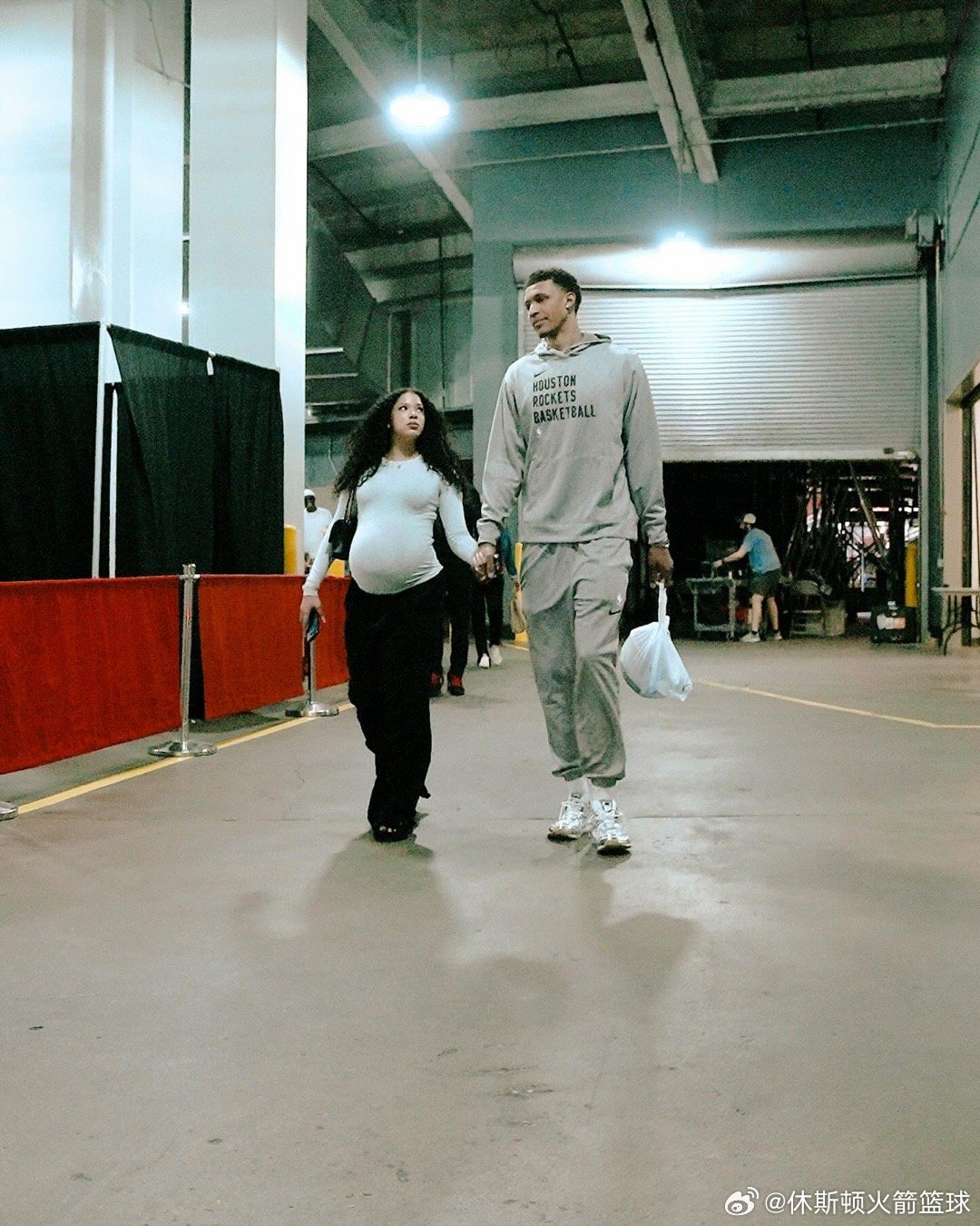 小贾晒出近期球场内外个人照📸休斯顿火箭nba常规赛休斯顿火箭