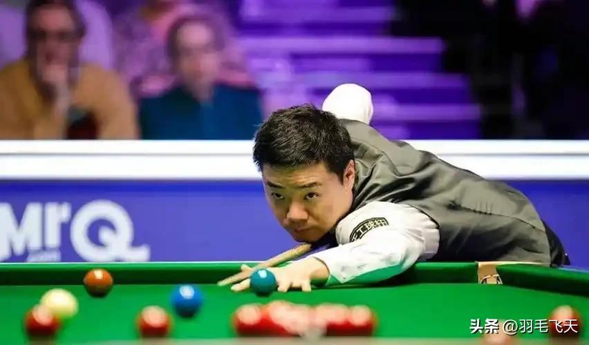 丁俊晖惨遭五连鞭无缘决赛
北京时间9月12日20点，斯诺克英格兰公开赛半决赛，丁
