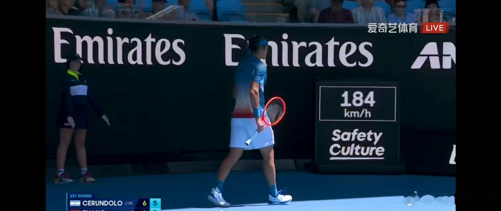 能不能盘末偷鸡一下啊啊啊张之臻第二盘破掉对手发球胜盘局，追到5-5！澳网2026