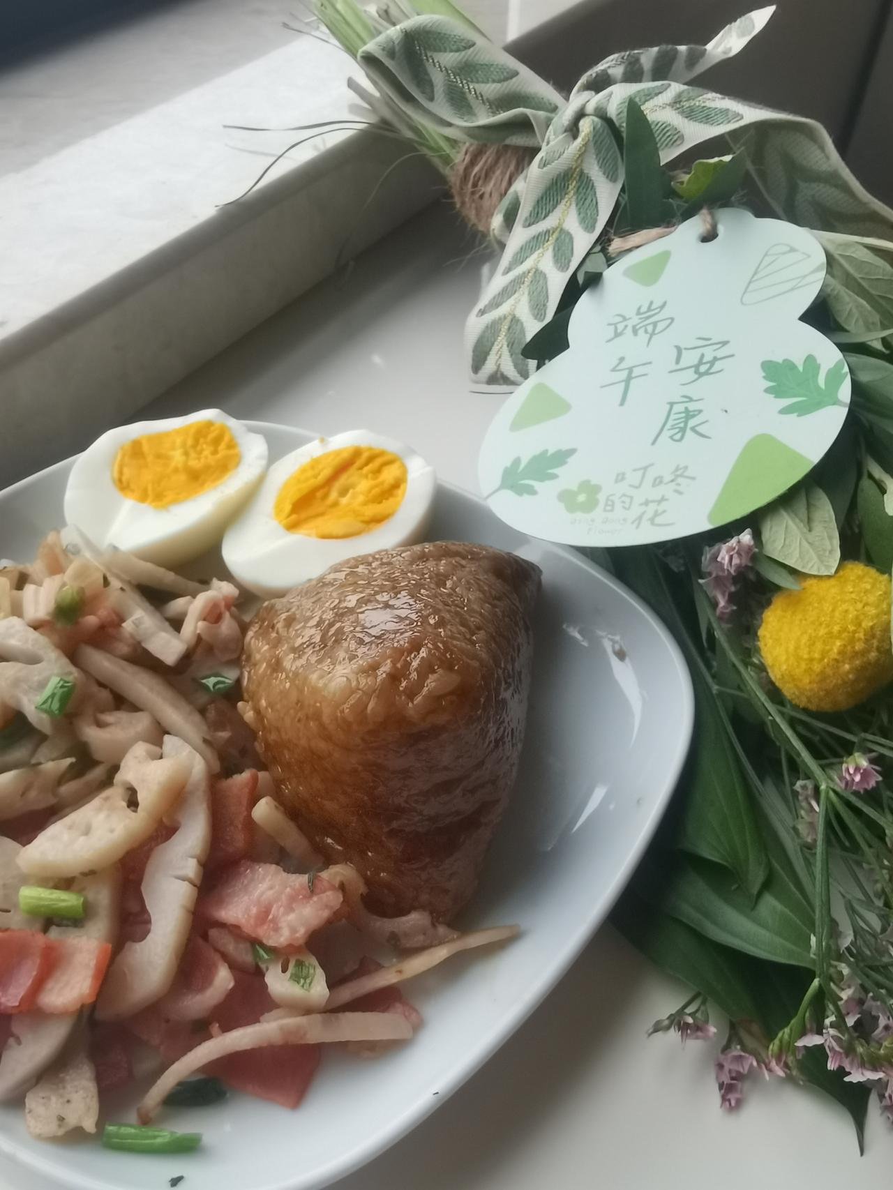 早餐打卡 Day5

【今日菜单】
南湖菱角肉粽、莲藕炒培根、鸡蛋、咖啡、三颗杨