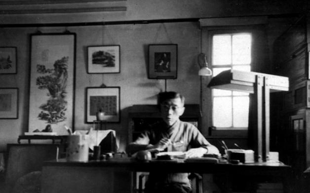 1938年，傅雷30岁，是有妻有儿的翻译家。他学识渊博、才气横溢，是知识分子的典