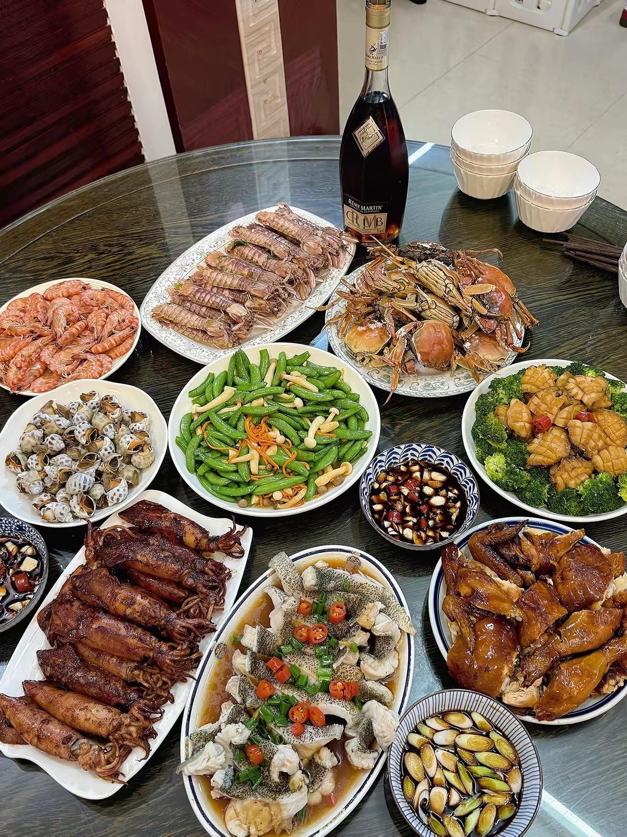 能吃得起这桌菜的家庭，月薪至少2000元