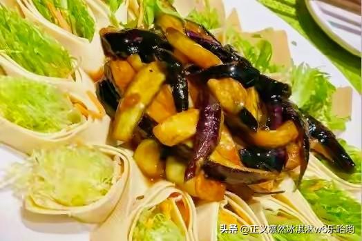 周末想找素食自助餐？我可有几个好地儿分享。
🍒首先是“素满香”，它家环境干净敞