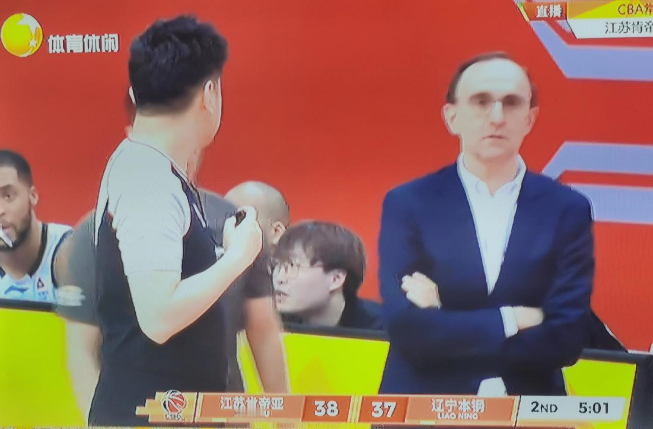 乌戈在谈到与山东队的附加赛时说，正常情况下辽宁队会以二比零战胜对手。
认为辽宁队