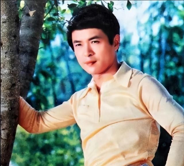 1982年，刘晓庆到南京演出，遇到了正在拍戏的迟志强，晚上喝了几杯酒后，刘晓庆让