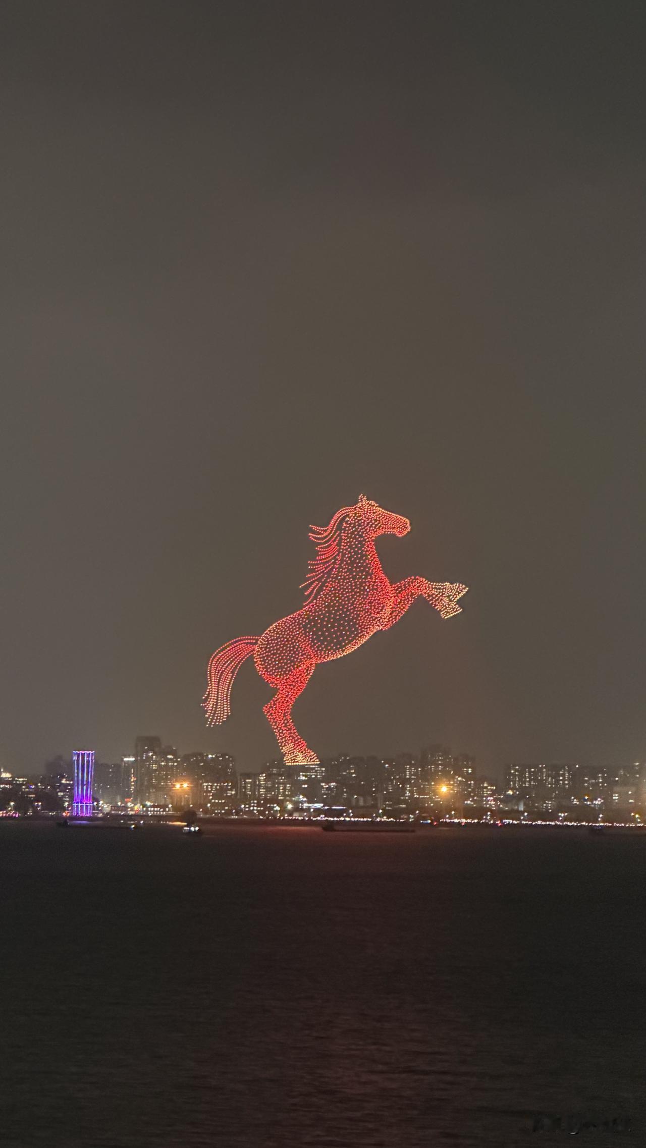 来呀，上份现场的超清，起飞的红马，一冲飞天！在此，也祝福朋友们，马到成功，马上发