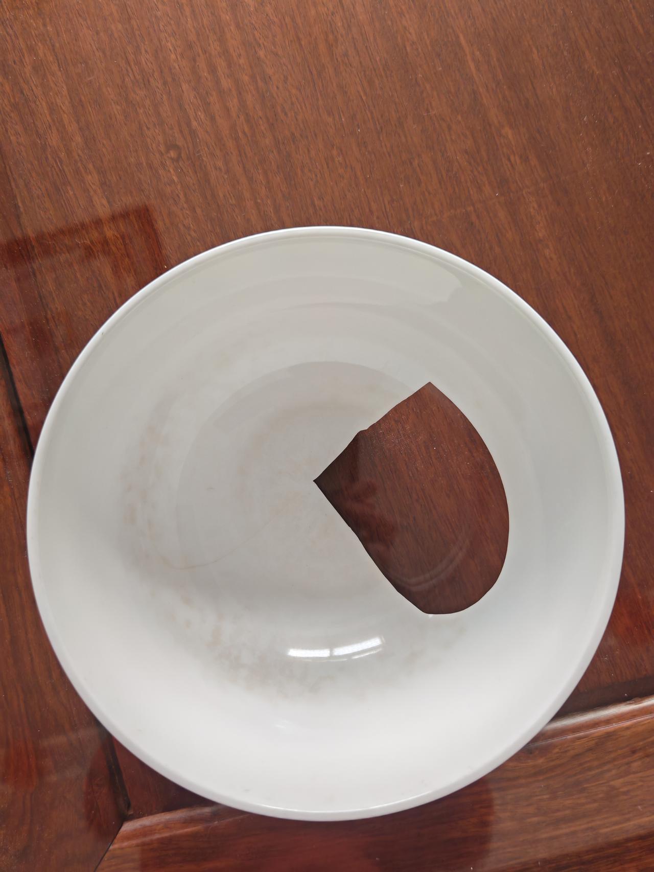 昨天晚上还好好的，今天早上就坏了！都说正月里摔坏了碗不好，可这真不是我摔的！幸好