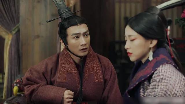 历史给嫪毐定了性：一个被吕不韦送进后宫的假宦官，靠着取悦太后爬上高位，最终因谋反