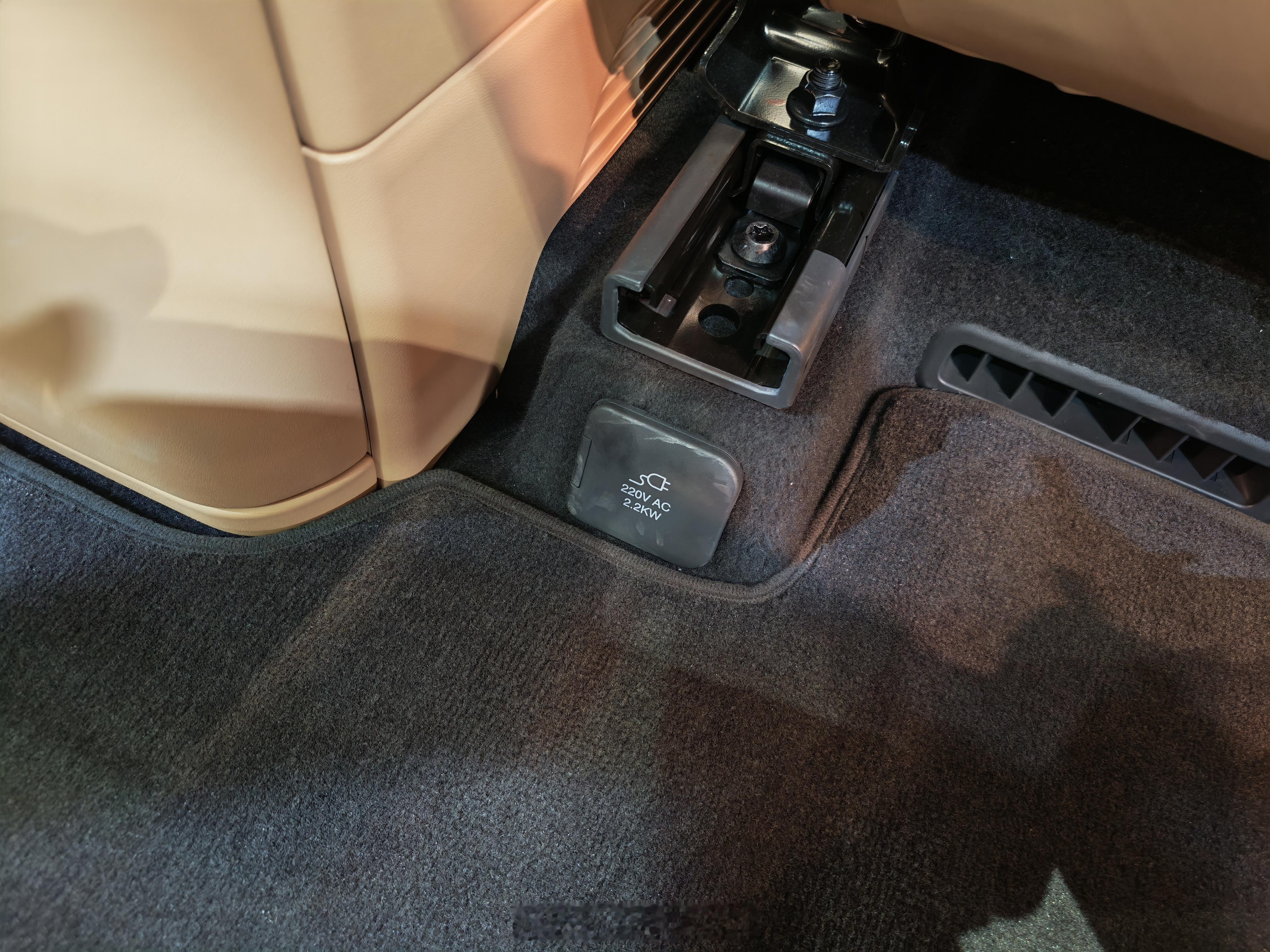 小鹏GX说的是大六座，但体感真不算大质感肯定比现在小鹏所有车都好的多，但还没到想