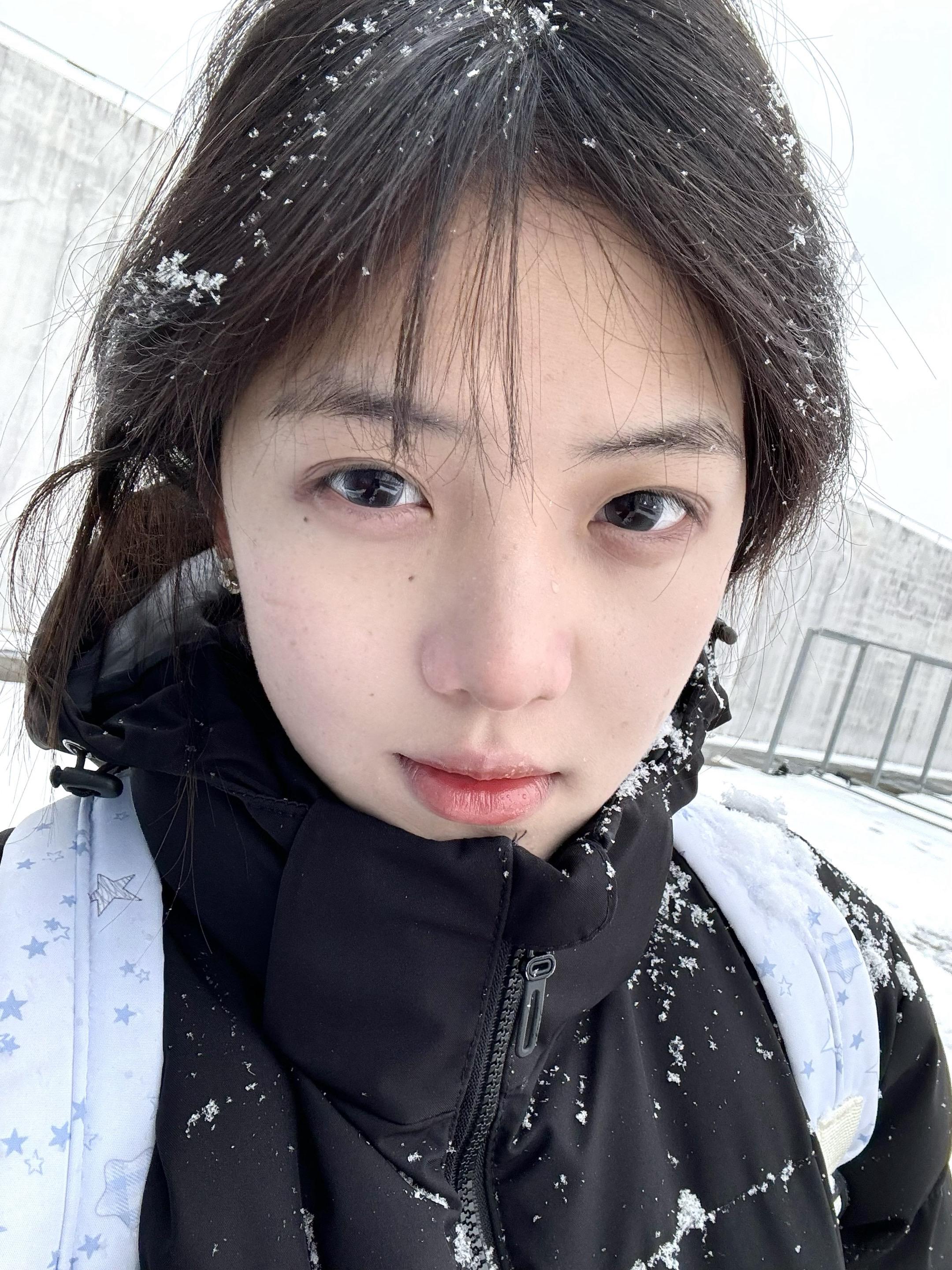 眼泪是否比雪花轻