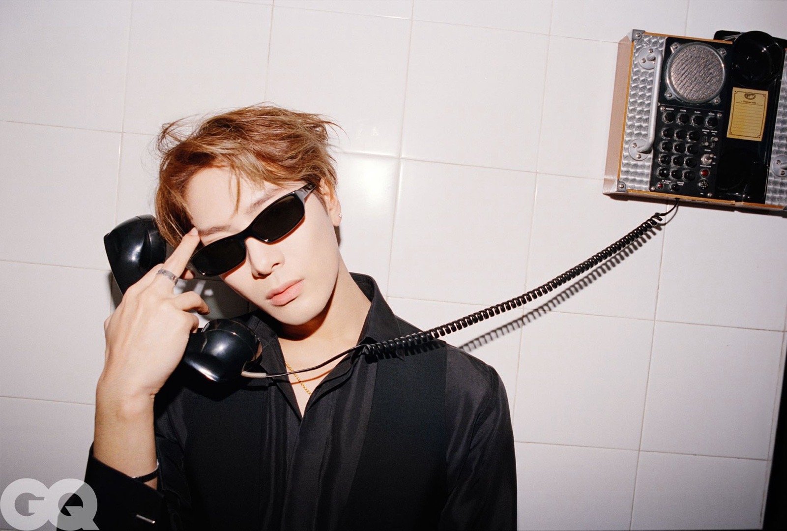 王嘉尔港风贵公子 开年时尚大杀四方！GQ一月刊双封面释出，复刊首封彰显超强认可度