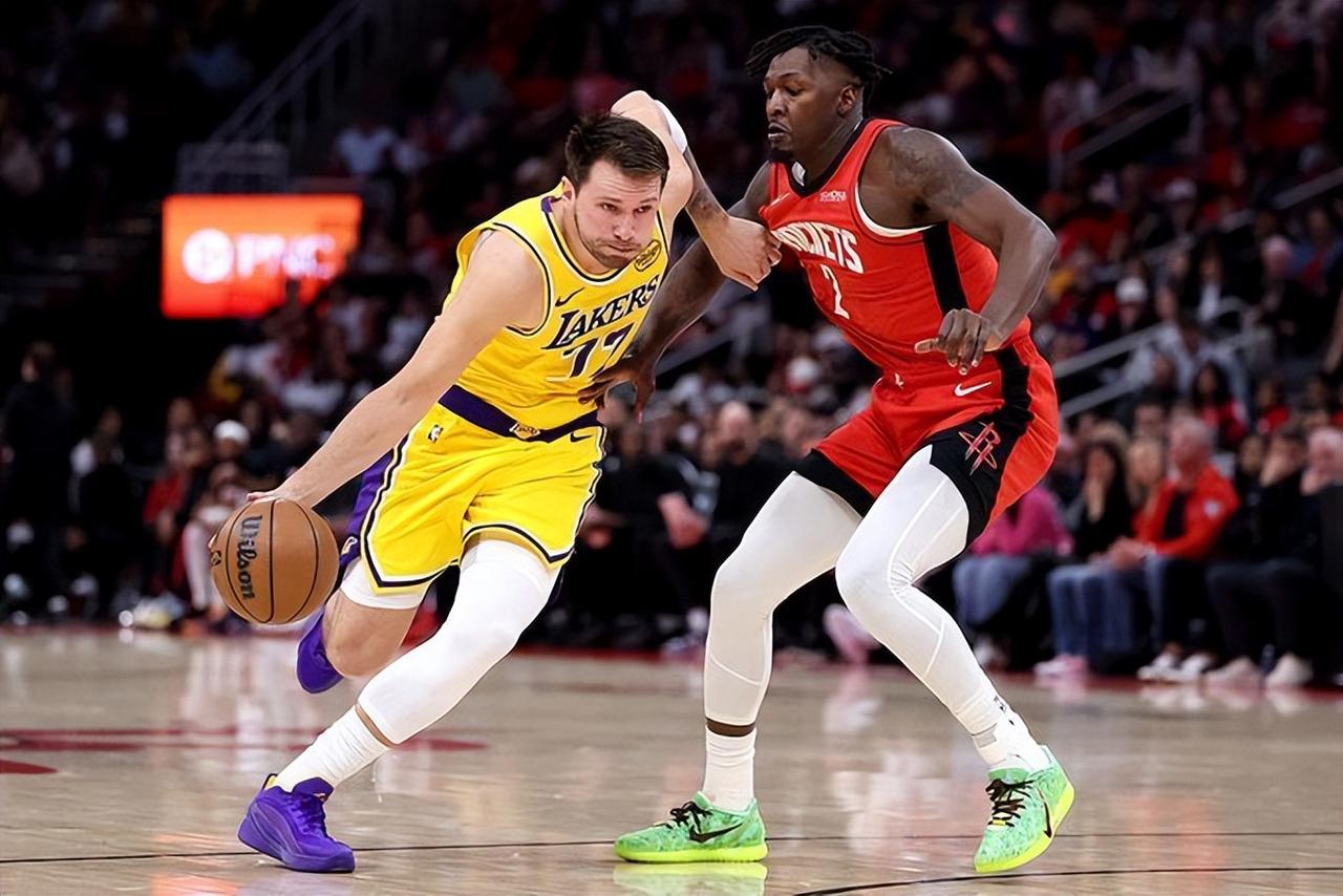 东契奇场均34+9+8超猛 在场+90洛城第二

湖人最近这波状态，用"烫"来形