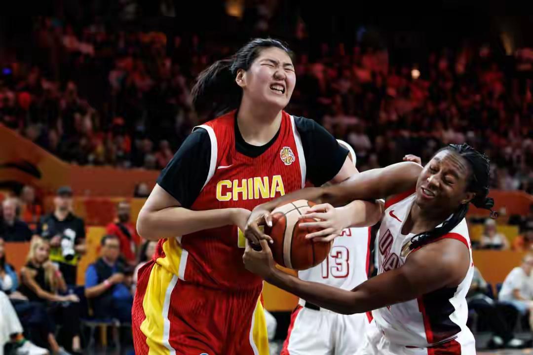 中国女篮的三分球能力比日本队差太远了……！

中国女篮61-94美国队，中国队三
