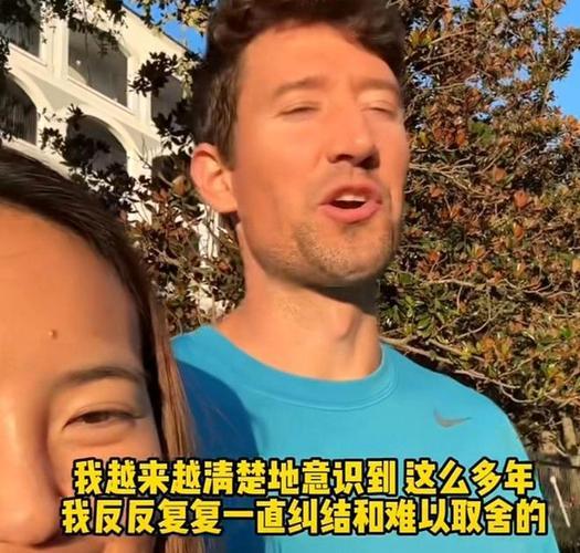 12月27日，拥有300多万粉丝的中美情侣博主“TJandClaire”同步发布