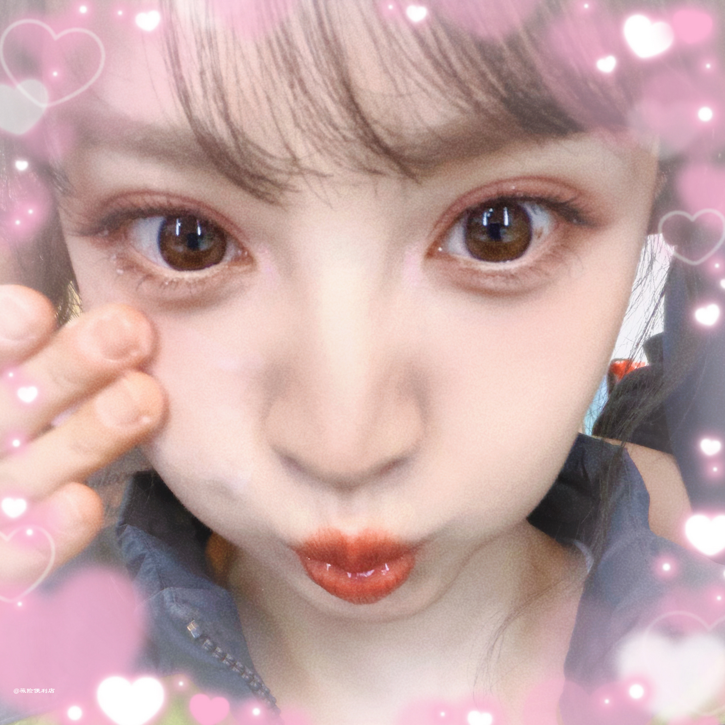 不知道啊 她说她要亲我 