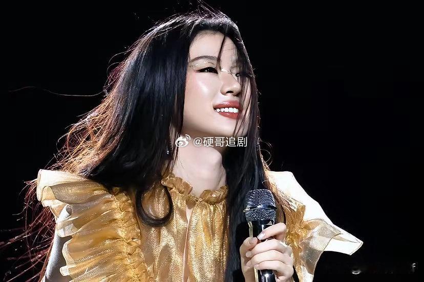 单依纯贵阳音乐节观后感现场直接把我听服了。网上吵得再凶，不如去现场听一耳朵。之前