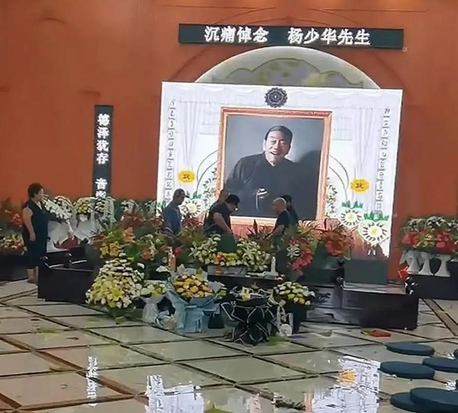 少华，惊掉下巴，他李玉刚竟叫，直叫94岁的老爷子少华，他们很熟吗？忘年交吗？是兄