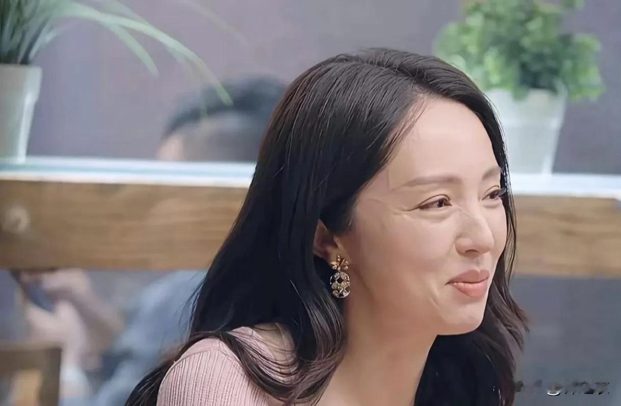 董璇说：“我盼着女儿能早点住校，那样我就能过上正常点的生活了，所以”她的意思好像