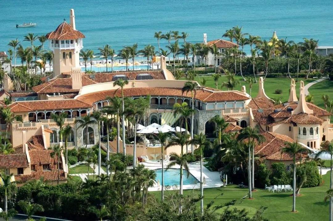 特朗普的豪宅海湖庄园有多厉害，能让他第一任老婆离婚后，除了要钱以外，就是要求每年