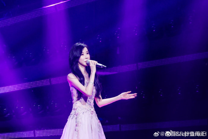 萧蔷初舞台第一名 浪姐直播 初舞台就拿出王者水准，萧蔷509票断层优秀！ 