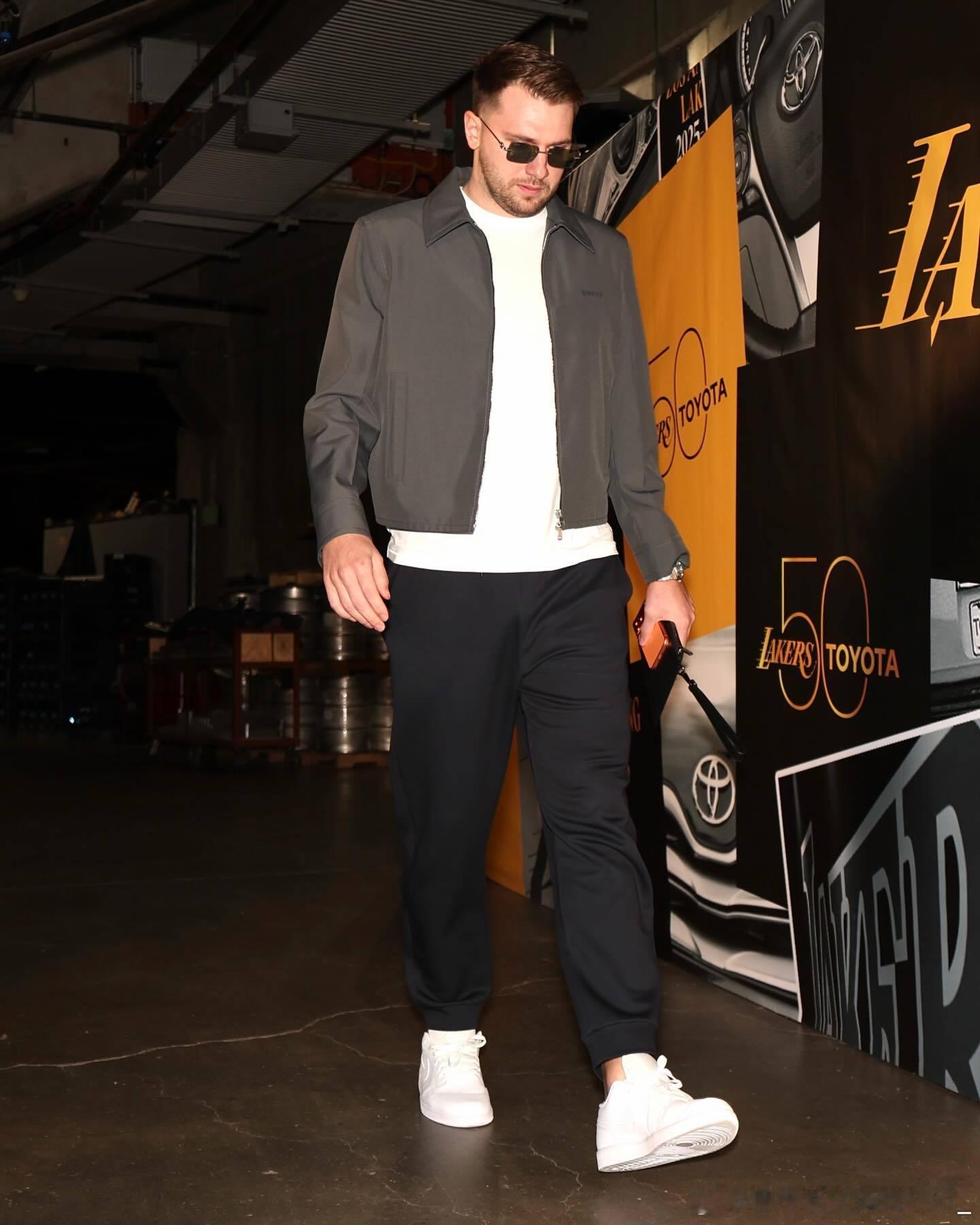 东契奇更新ins：“Lately🧩”湖人国度