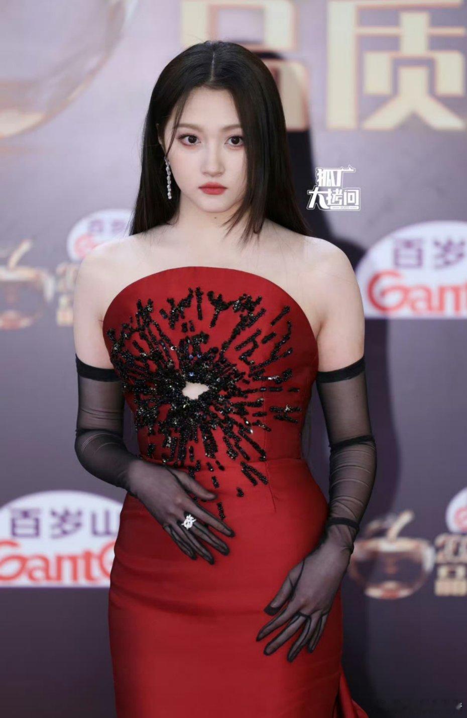 原来关晓彤才是林黛玉最初人选也不行吧，林黛玉不长这样，她演元春就合适 ​​​