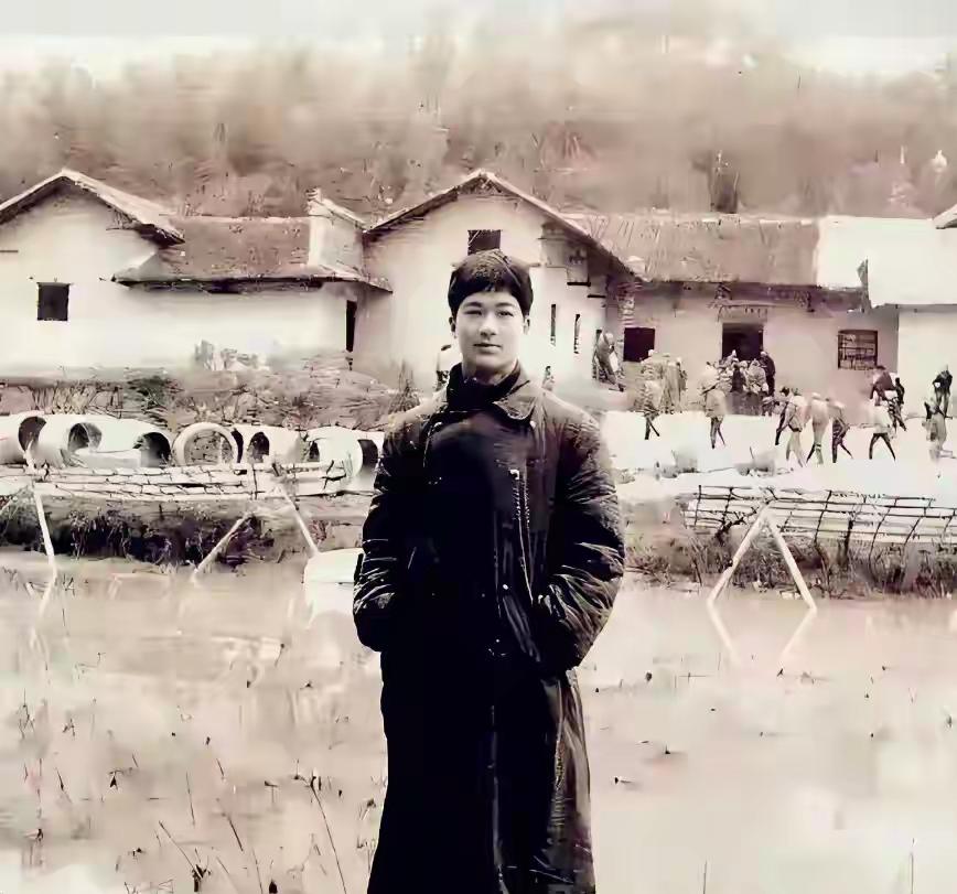 大家猜猜，这是哪位著名电影演员？名声相当的大，认出来了吗？