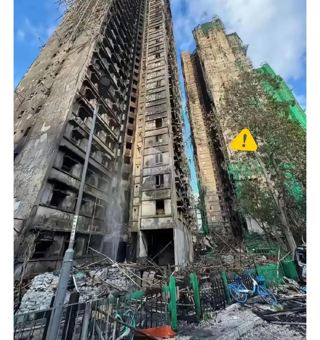 这是我国近年房屋火灾中极为严重的一起，伤亡人数和影响。按道理说，房屋火势不会这么