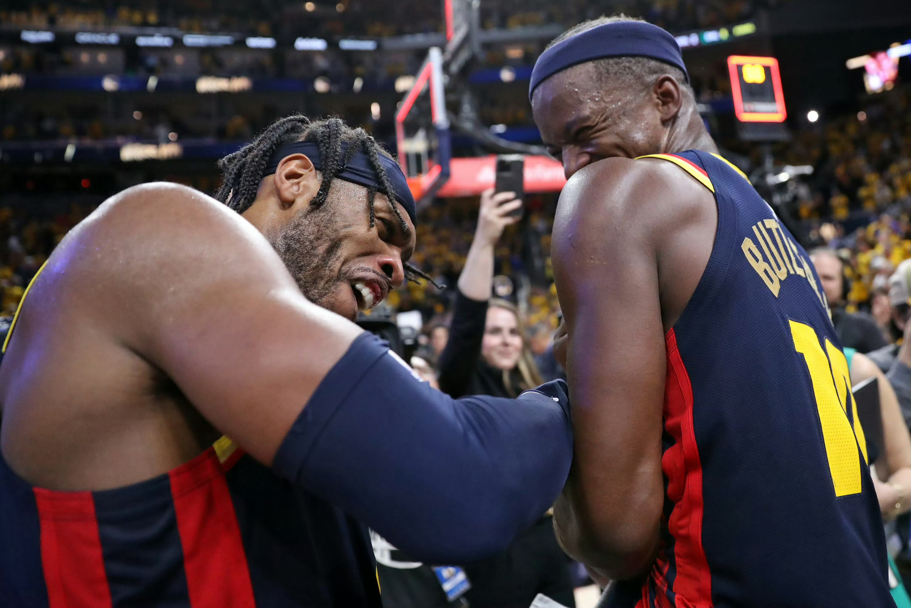 这下我相信这对好基友是真的了，巴特勒受伤之后，激活了尘封已久的希尔德热火vs勇士