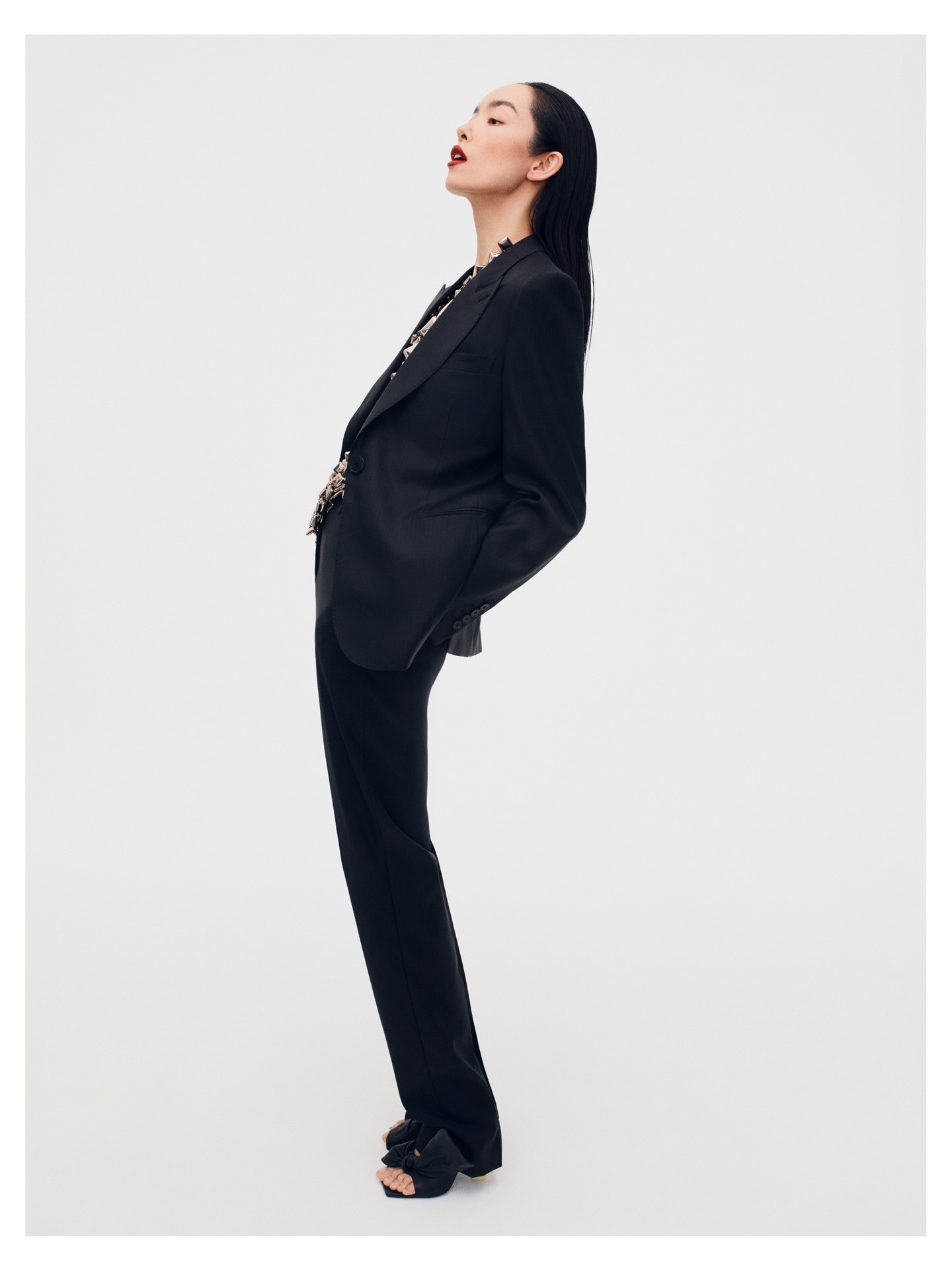 超模孙菲菲登上独立杂志《Beyond Noise》新刊封面摄影： Louise 