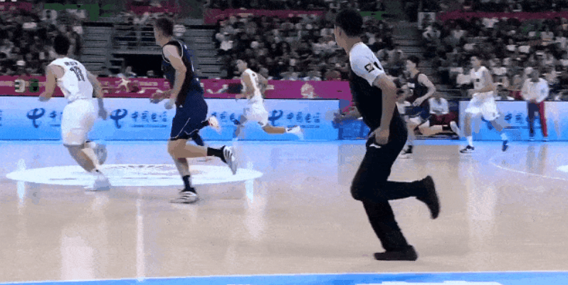 上半场发挥超勇的胡明轩，贡献14分1篮板3助攻。第十五届全运会 ​​​