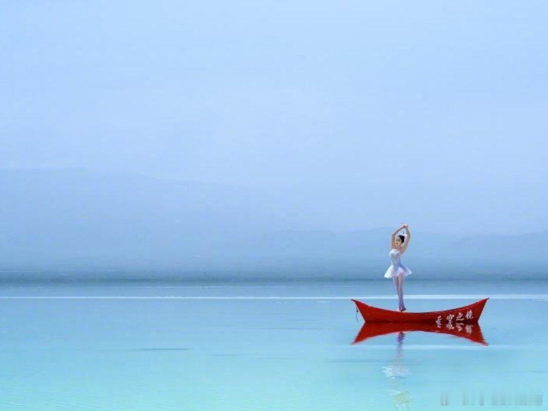 茶卡盐湖回应心形雕塑争议多此一举，格格不入，破坏了"天空之镜"的美感！茶卡盐湖心