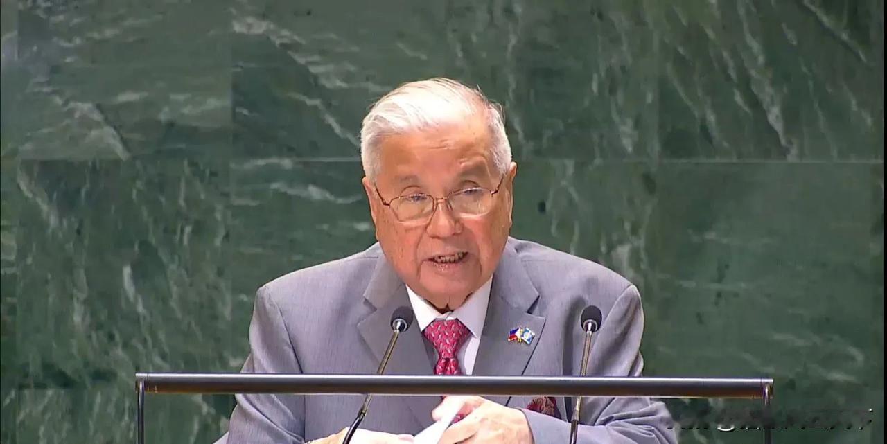 黄岩岛主权问题再起波澜！菲驻联合国大使今天在联大发言称：菲律宾拥有黄岩岛主权！