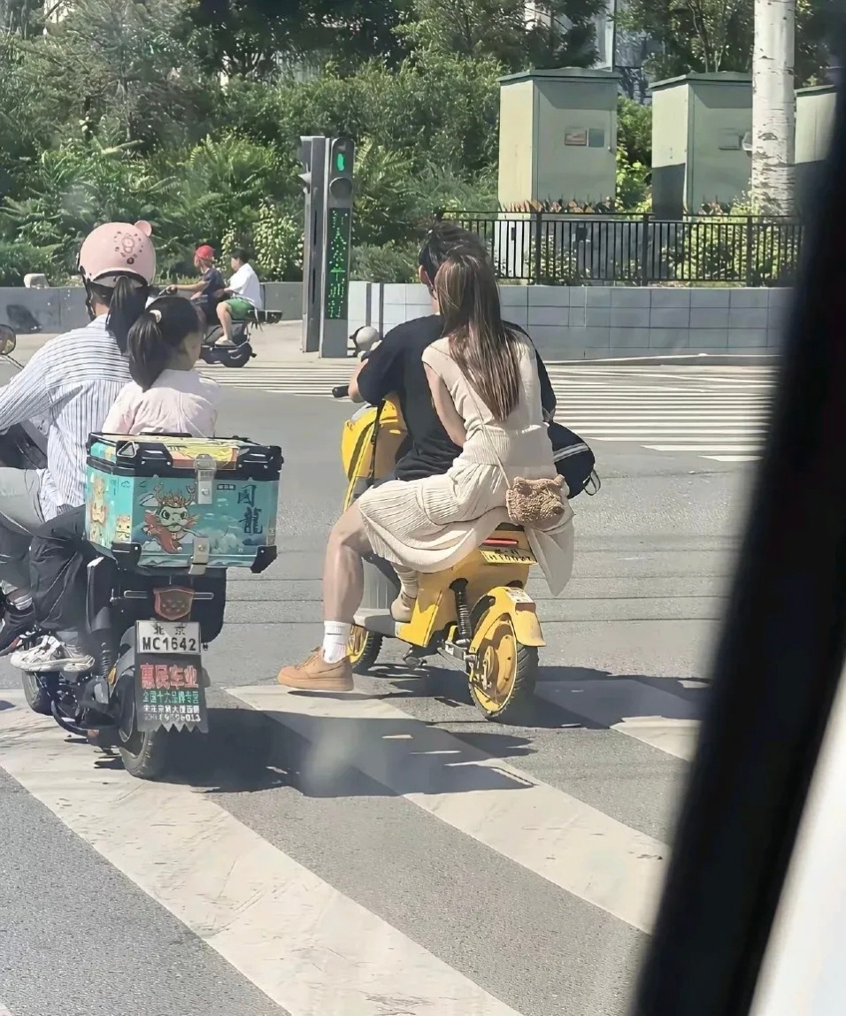 这个腿……是错位还是我眼花…… 