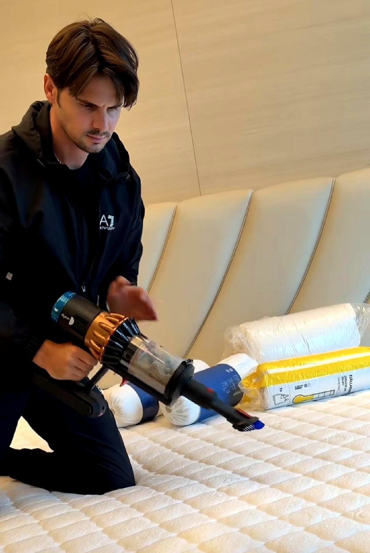 当杭州的小屋被擦得发亮、除螨仪嗡嗡作响时，一桩比租买更重要的事落地了：阿迪给小凯