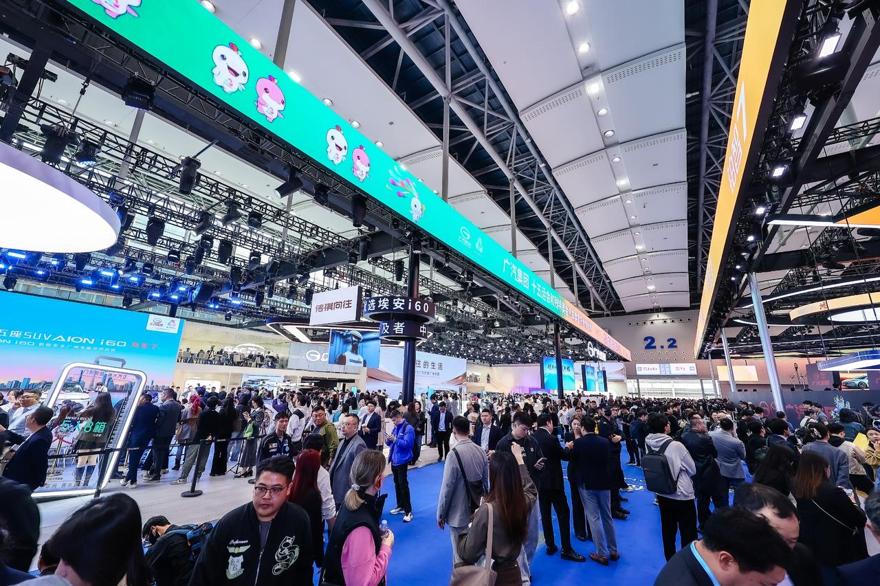 对于纯电汽车用户来说，续航和安全是两个无法妥协的核心需求。长途出行希望续航足够长