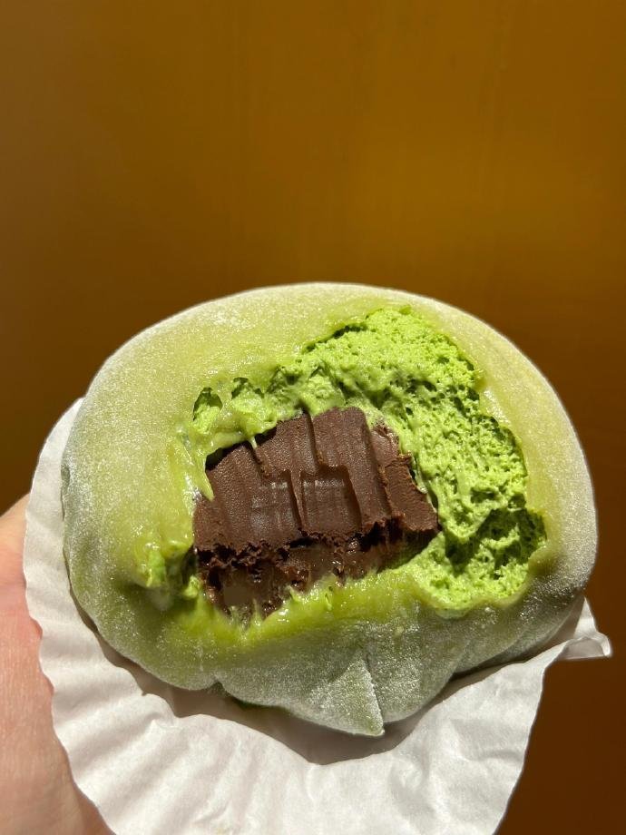 今天吃巧克力蛋糕 