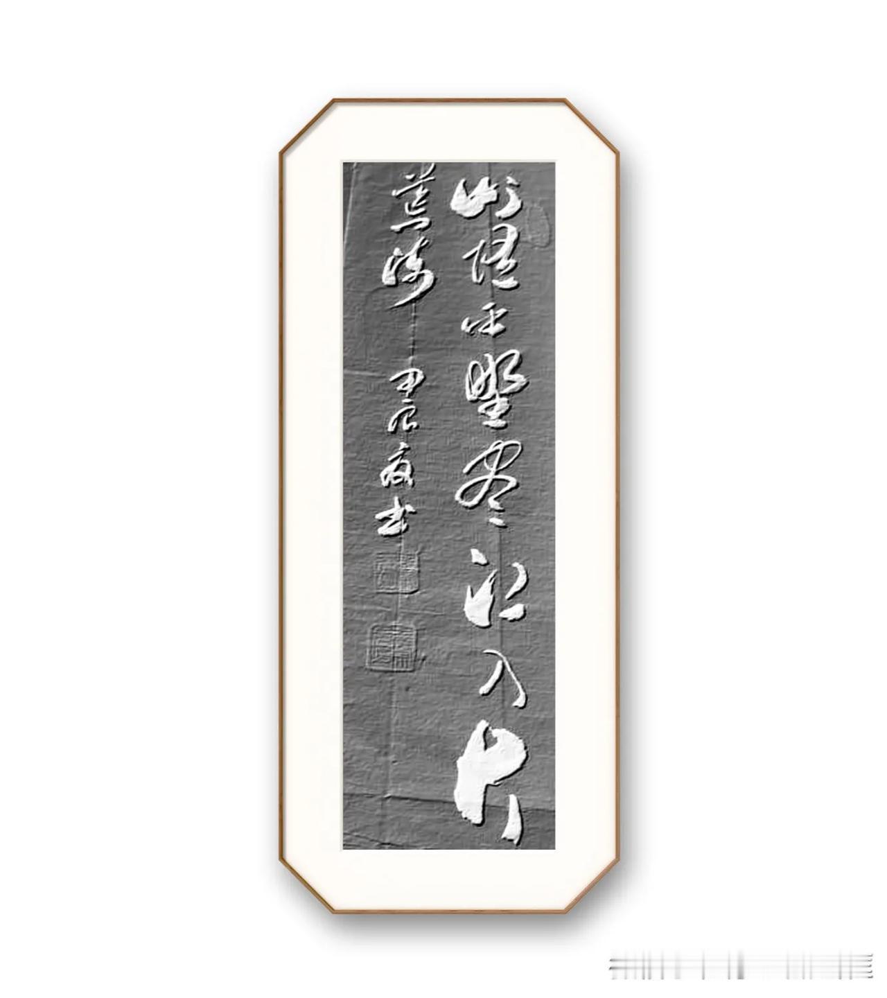 李白《渡荆门送别》，山随平野尽，江入大荒流。意思是青山渐渐消失，平野一望无际，长
