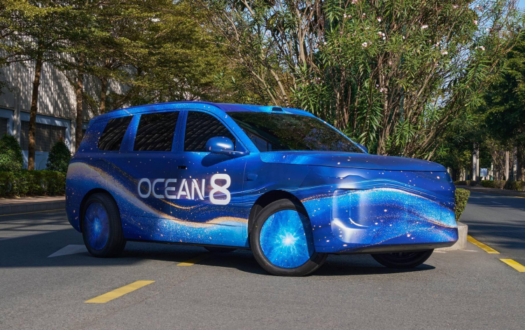 疑似比亚迪海狮08谍照曝光，整体轮廓有些圆润，和腾势N9有些相似，门把手还是内凹