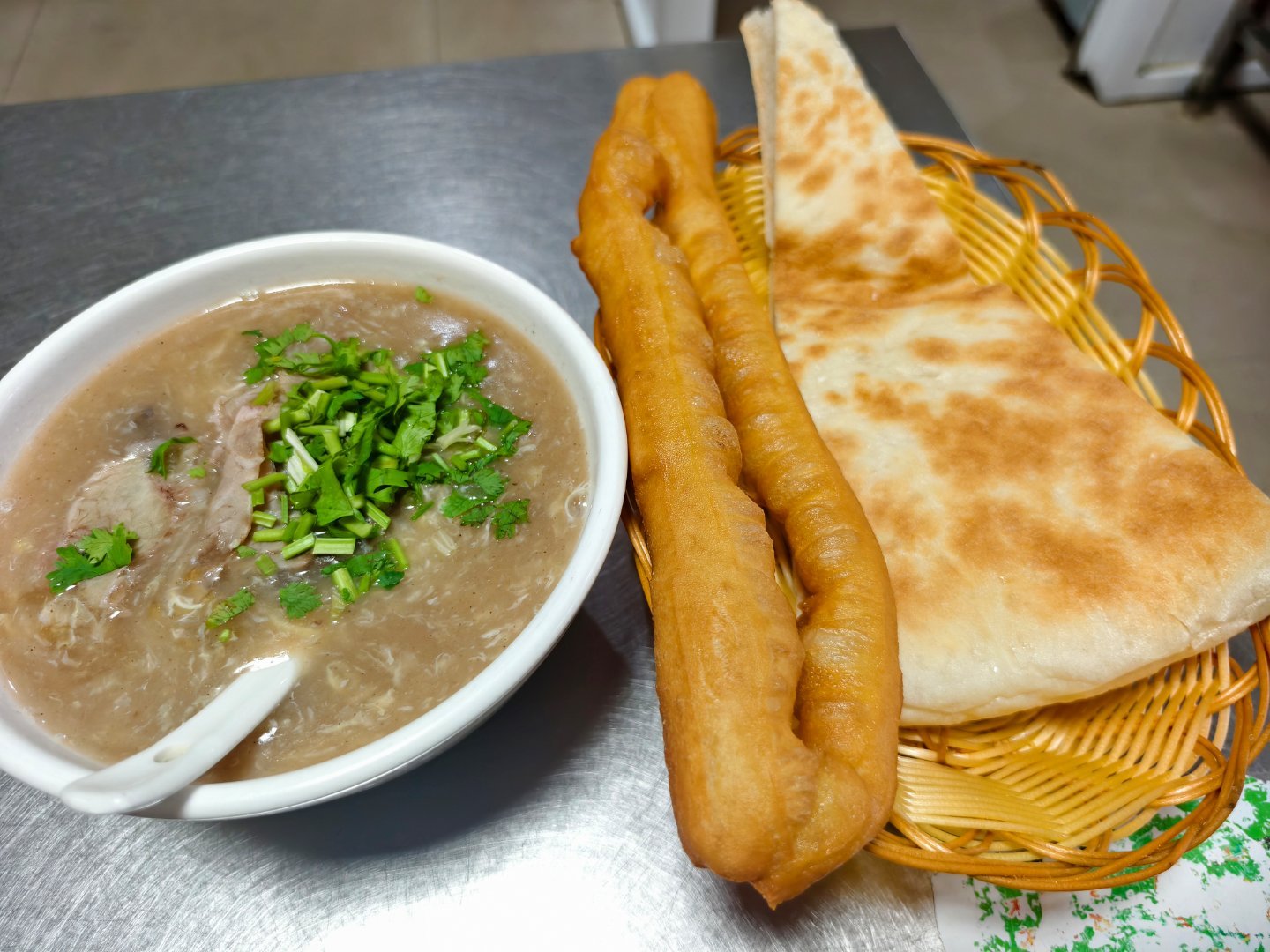 控糖暂停几天…这么大一张饼，一元一个，物价感人。真适合躺平啊…赢！