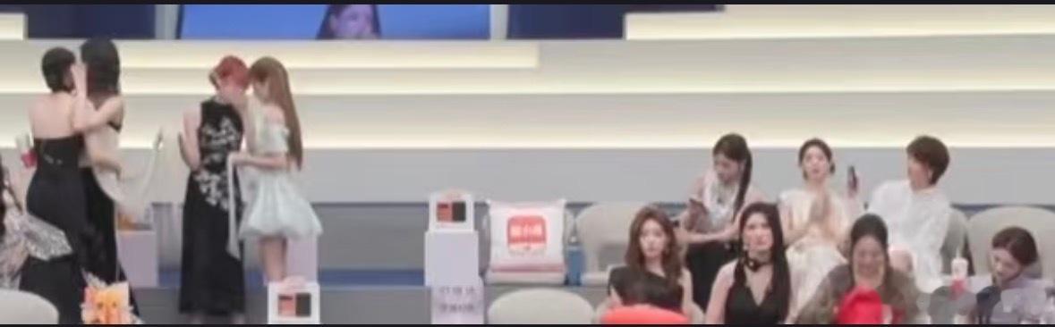 原来楠姐也忍不住拍了拉面师傅吗！楠姐什么时候把拍的照片发出来，一直许愿！ 