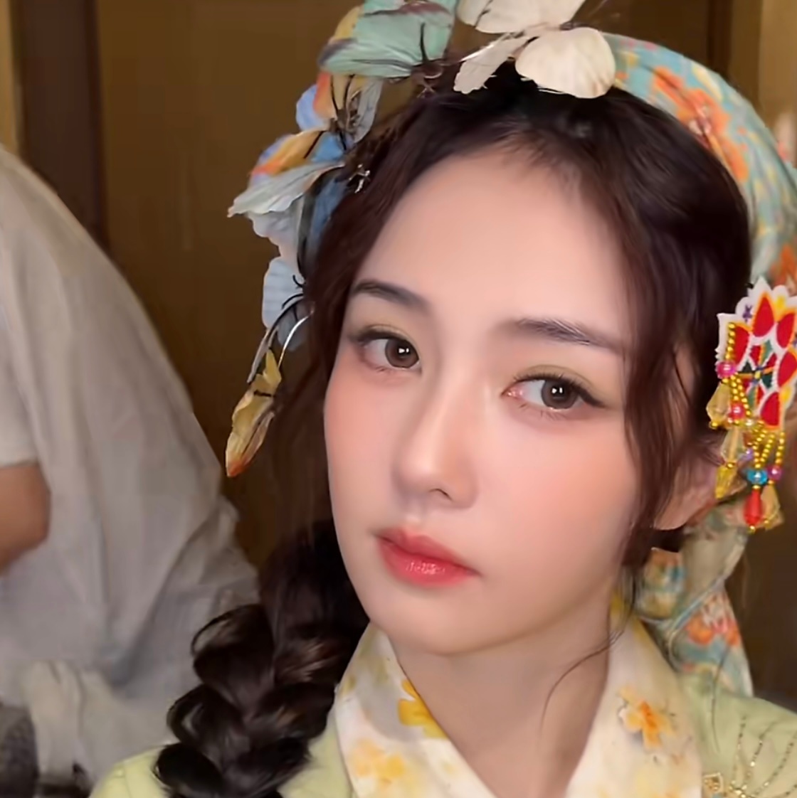 白鹿今天是绿色的草姑娘白鹿白鹿白鹿