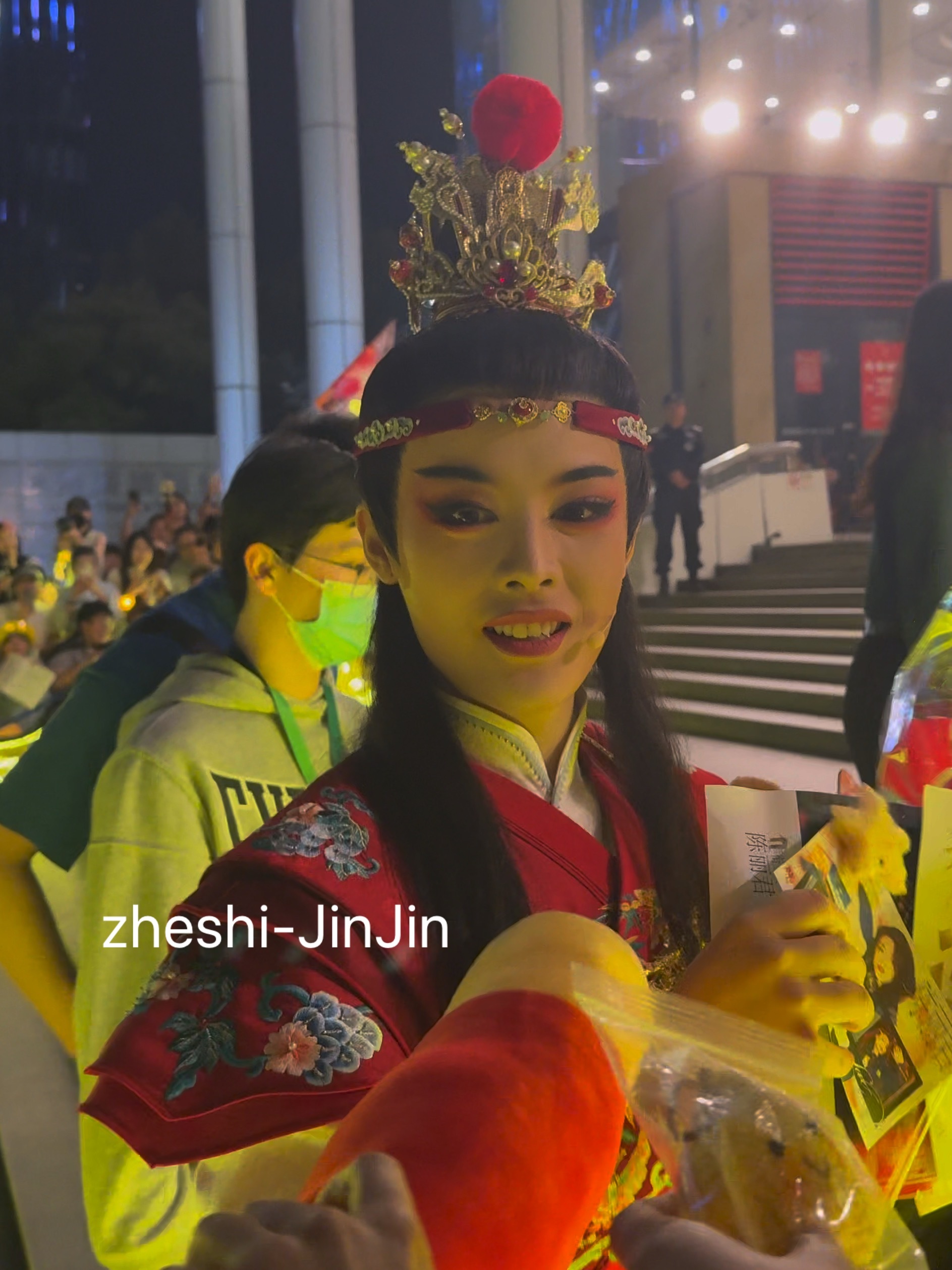 啊啊啊啊！昨天刚说完陈丽君好久没看我了！今天宝哥哥就盯了我两秒多😭 ​​​