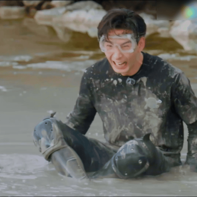陈星旭鼻青脸肿地赢了陈星旭赢了的代价是鼻青脸肿绝境之中奋力反击拿下胜利，面部的伤