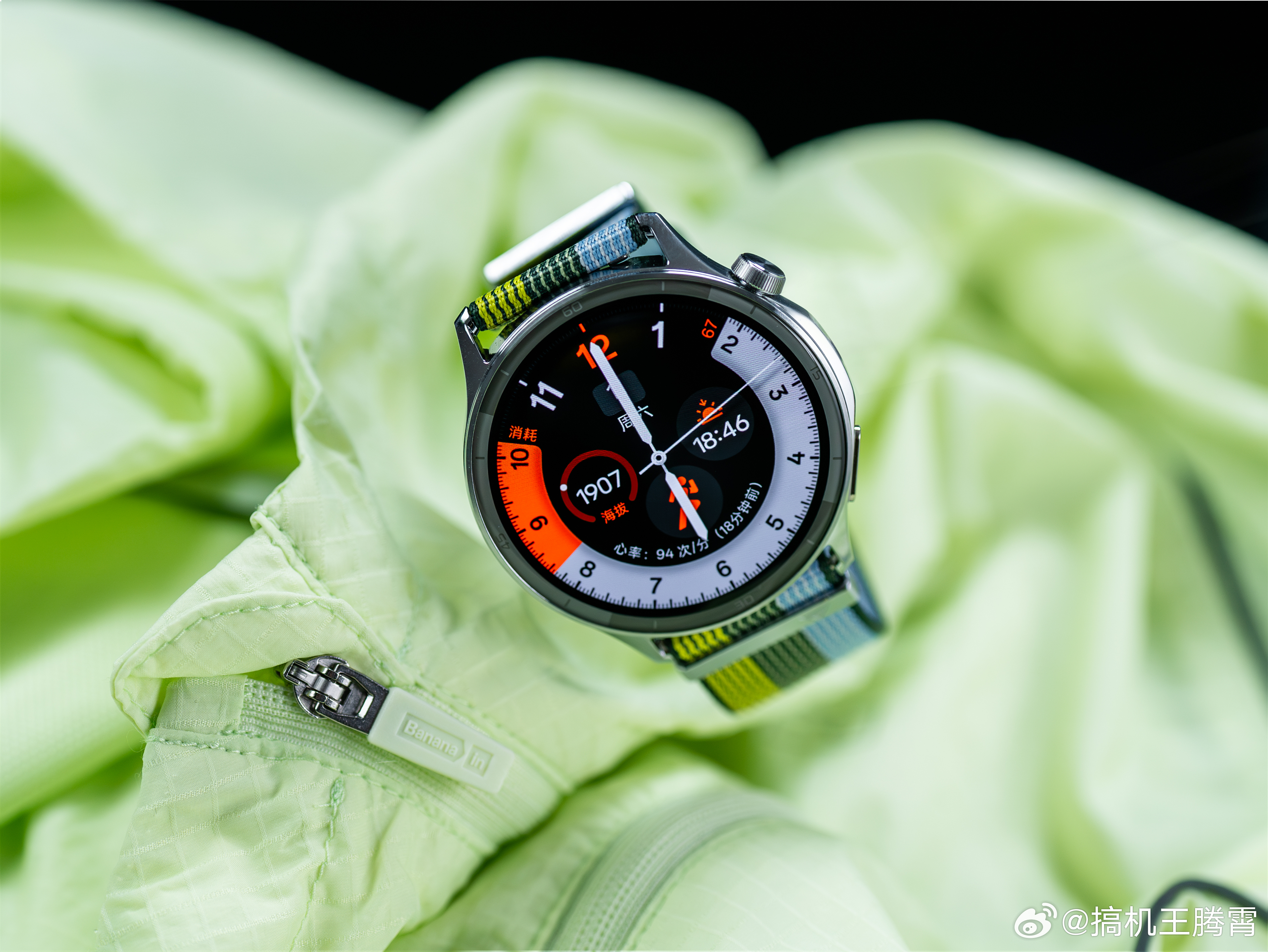 【OPPO Watch S真机图赏】拍了组图给大家感受下，这确实是我目前用过最薄
