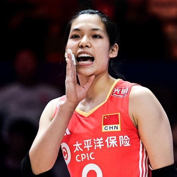 土耳其🇹🇷媒体：科内利亚诺的2026/27 赛季阵容正在为主攻轮换阵容的重大